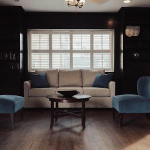 Family Kitchen Suite 3 Beds Pull-Out Couch